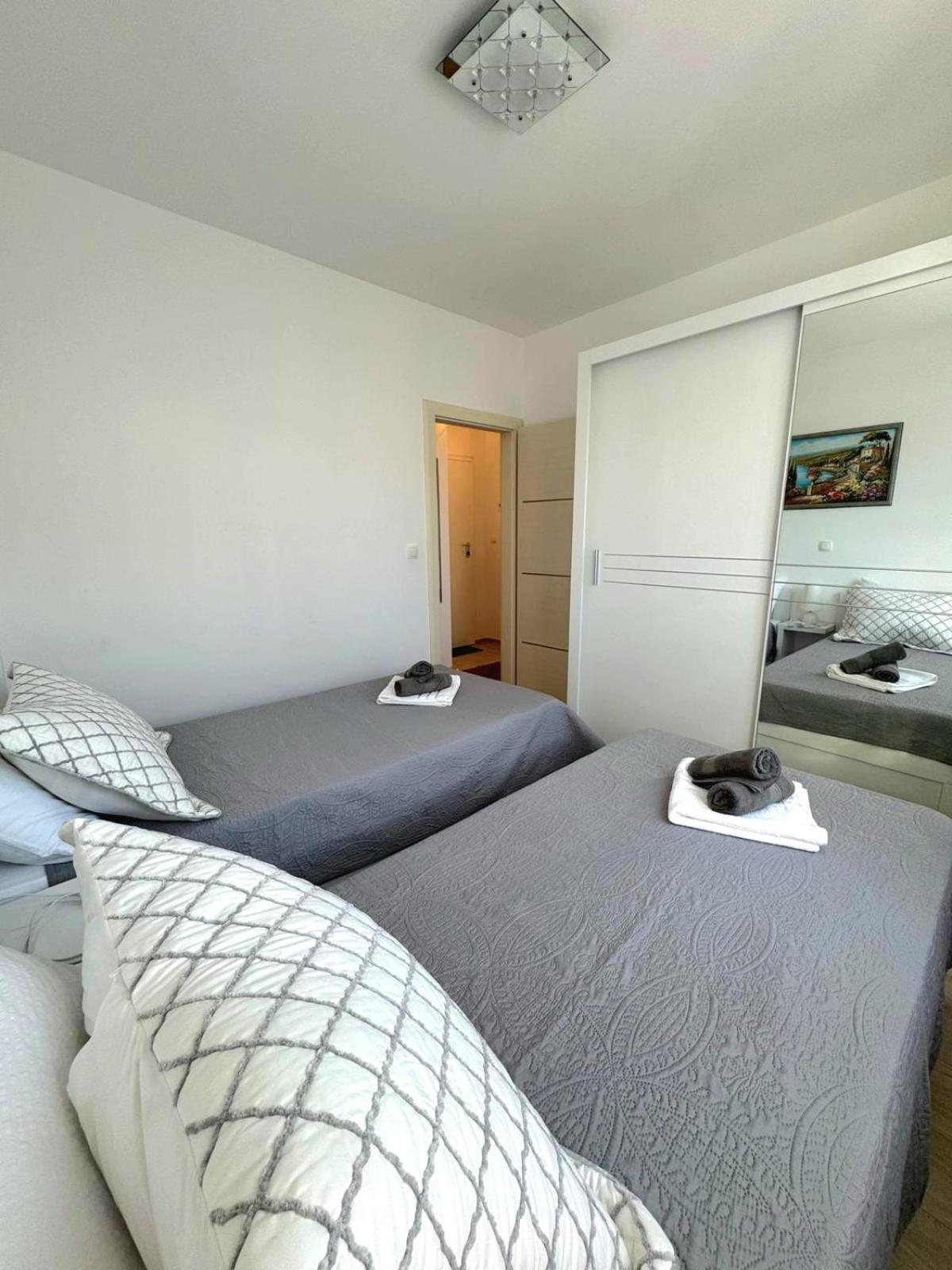 Apartment Misic Trogir Eksteriør billede
