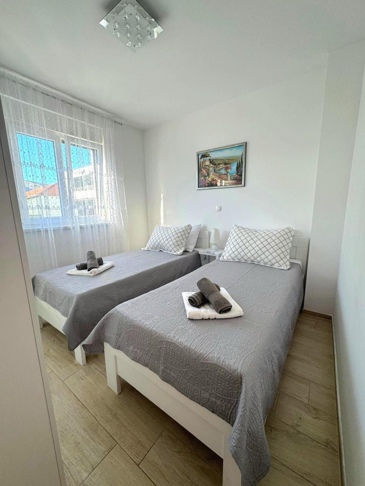 Apartment Misic Trogir Eksteriør billede
