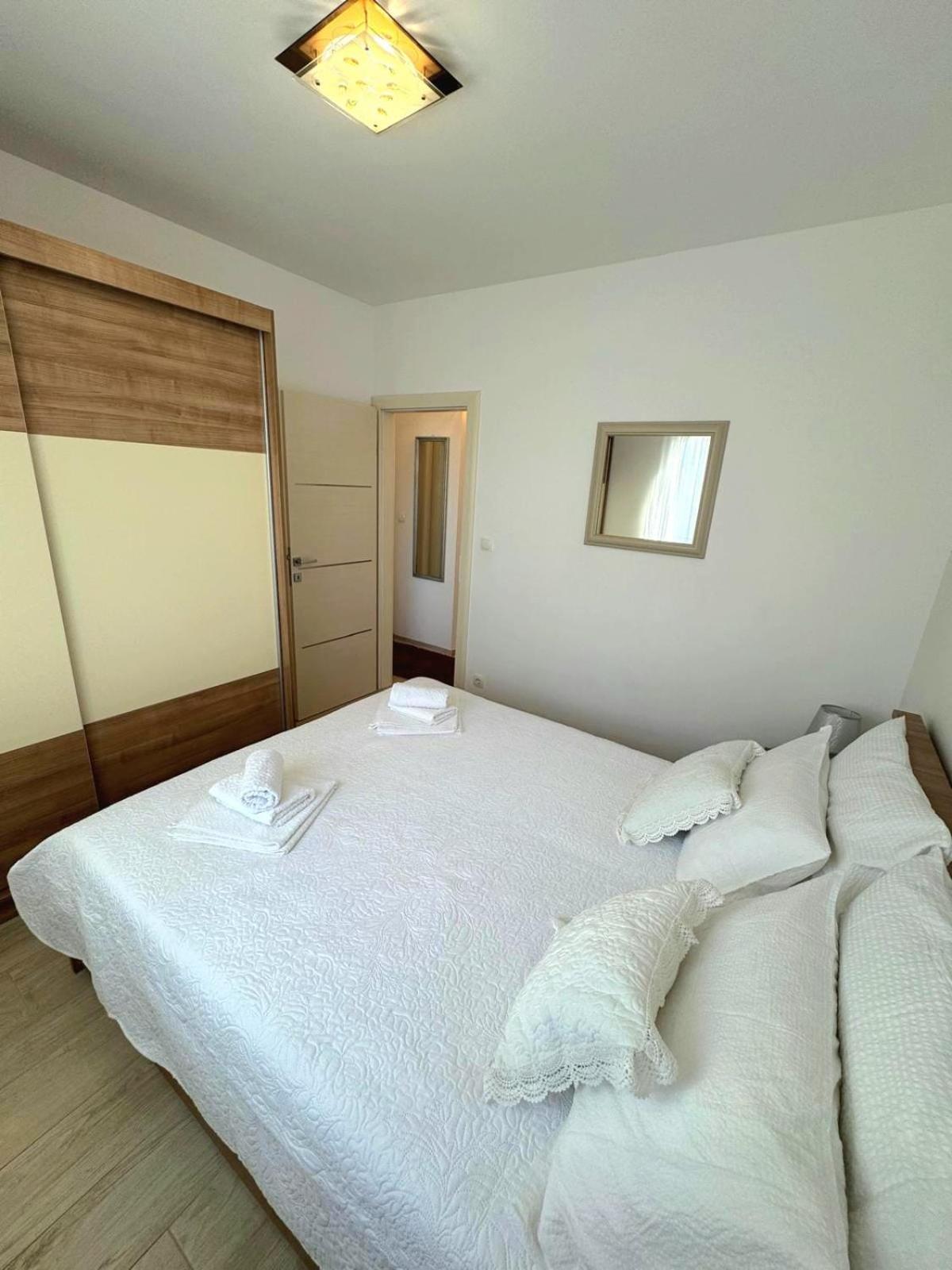 Apartment Misic Trogir Eksteriør billede